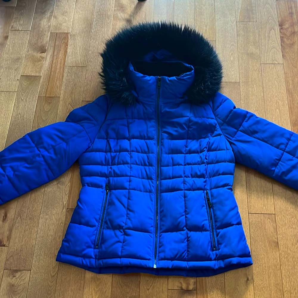 Calvin Klein quilted winter coat with removable hood. Excellent condition